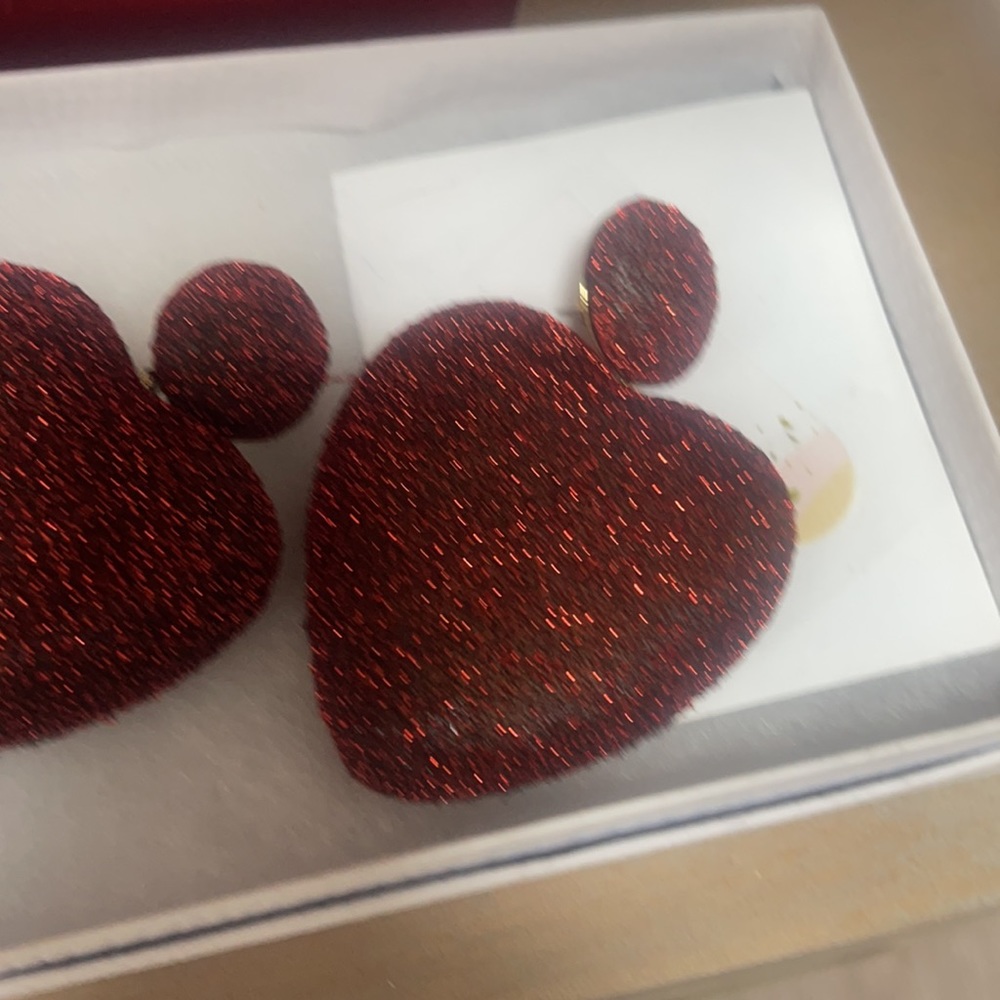 Red Heart ❤️ Shape earrings - Picture 5 of 7